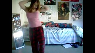 Seksi zelenooka rjavolaska si privošči velik obraz