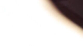 Doma se igra sama s seboj