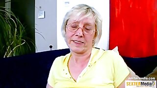 Sladka najstnica na kolenih