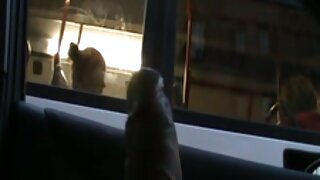 Čudovito dekle razkrije svoje prožne prsi