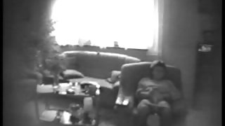 Čudovita blondinka napolni svoj cooch z igračo