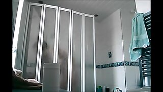 Trdi petelini v blondinkinih ustih