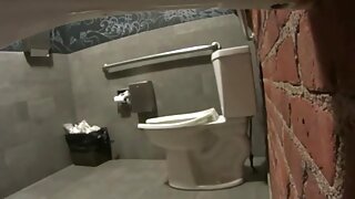 Dekleta ližejo muco