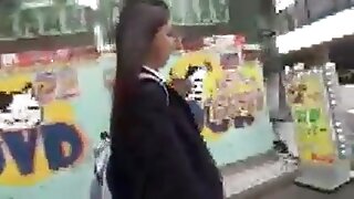 Blowjob v kopalnici in jebi poraščeno muco