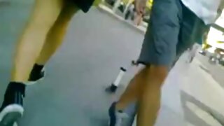 Mala baba se pojebe z vibratorjem